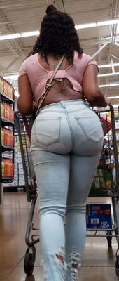 Amazing Big Booty Ebony MILF in Tight Jeans