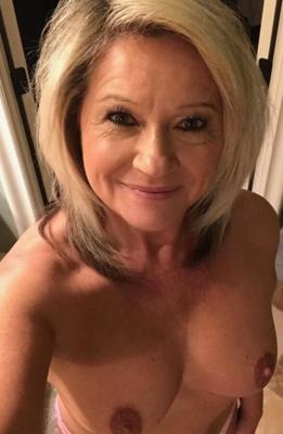 Ellie – heiße blonde MILF