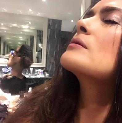 Salma Hayek selfie