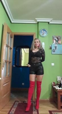 Elena ist eine freche rumänische MILF