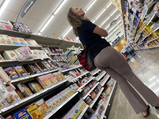 PAWG MILF with a nice bubble shopping