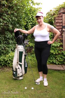 TanteJudys Layla Bird Busty 58yo Layla est de retour sur le terrain de golf