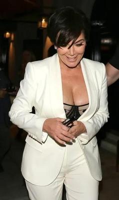 Gilf de tetas grandes y culo gordo Kris Jenner, la mamá de todas las MILF