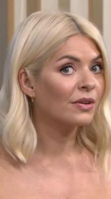 Rubia bomba Holly Willoughby cara para hacerte correrte